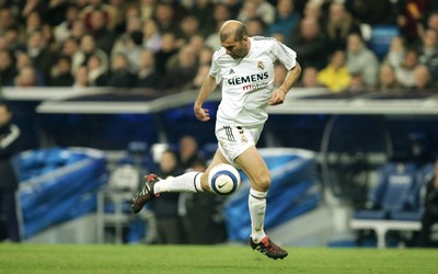 米兰电竞动态-B席盘带如梅西附体