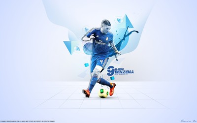 米兰电竞快讯-于帕梅卡诺已成拜仁后防核心